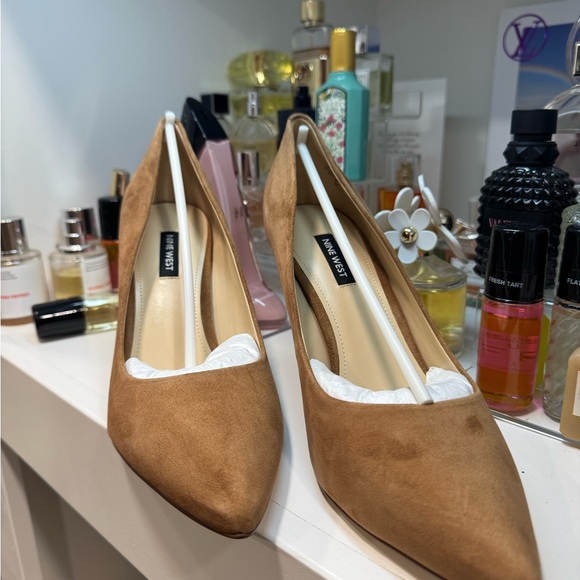 Nine West Tan Heels Sleek Suede Design - Picture 5 of 6